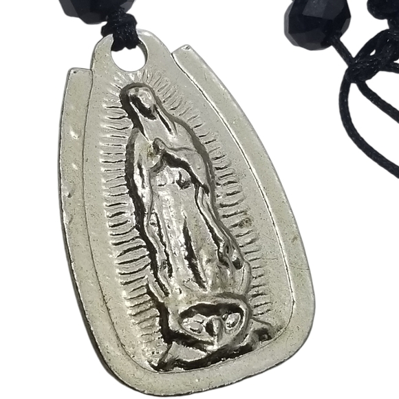 VINTAGE  BLACK & CRYSTAL GLASS BEAD & SILVERTONE SAINT PENDANTS ROSARY NECKLACE - Picture 5 of 8